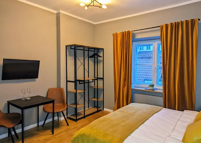 Bella Luna Luxury Suites - Chic Residence In Historic Square