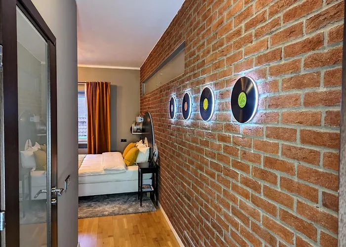 Bella Luna Luxury Suites - Chic Residence In Historic Square